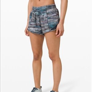 NWT lululemon hotty hot shorts 4”